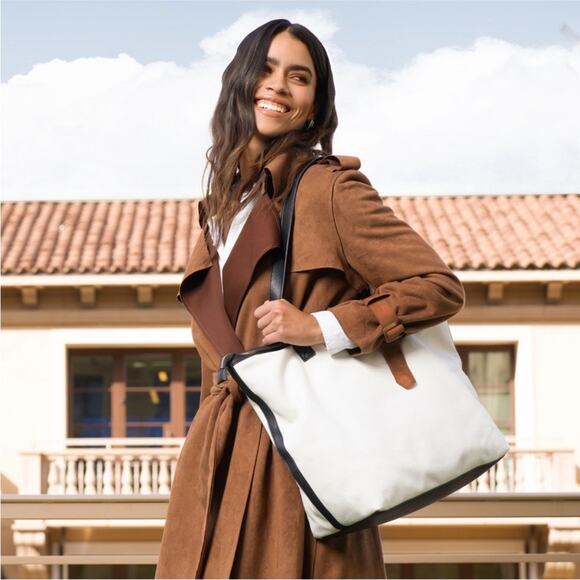 NEW Walter Baker Carly White and Black Canvas Daytripper Bag, New, MSRP $198 - Picture 5 of 8